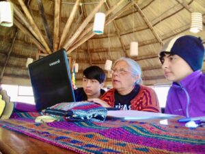 Jóvenes indígenas de Argentina revitalizan lengua Huarpe a través de APP