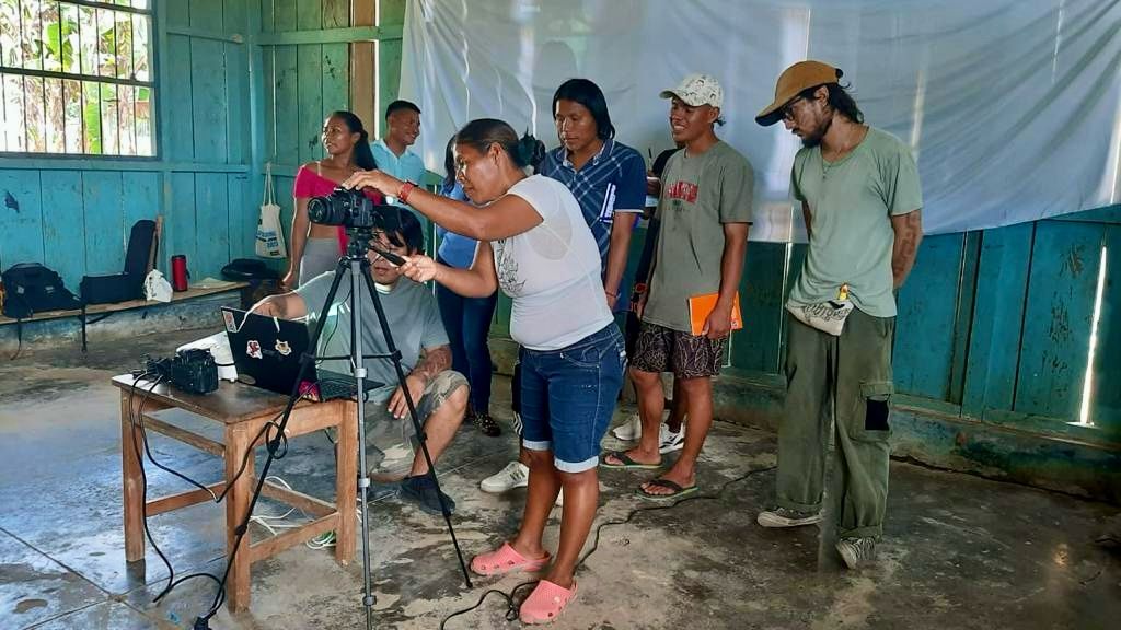 Comunidad Ticuna de Bufeococha en la Amazonía peruana ha estimulado la lengua ticuna a través del trabajo audiovisual.